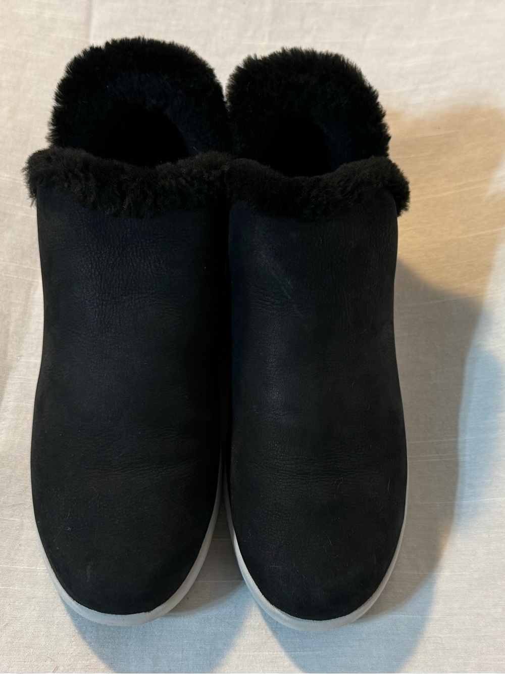 OluKai Malua Hulu Black Shearling Slip On Boots Womens 9.5 Waterproof - Picture 2 of 6